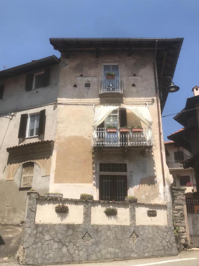 Il Nido Di Tiffany Apartment Massino Visconti Luaran gambar